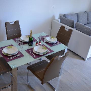 Leon Apartment *