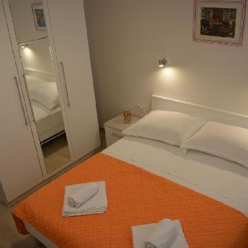Leon Apartment